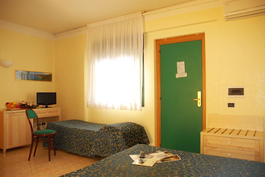 Park Hotel Villa Americana Rodi Garganico Exterior photo